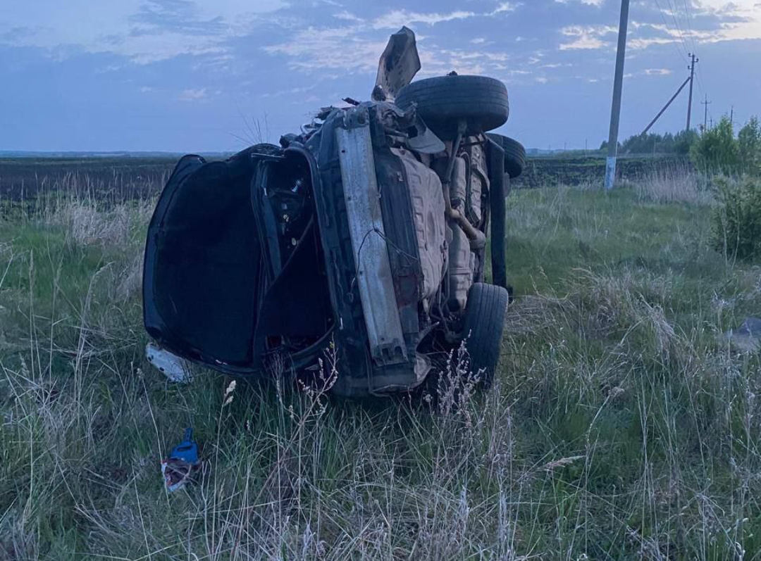 В Саратовской области в перевернувшейся "Тойоте" погиб водитель