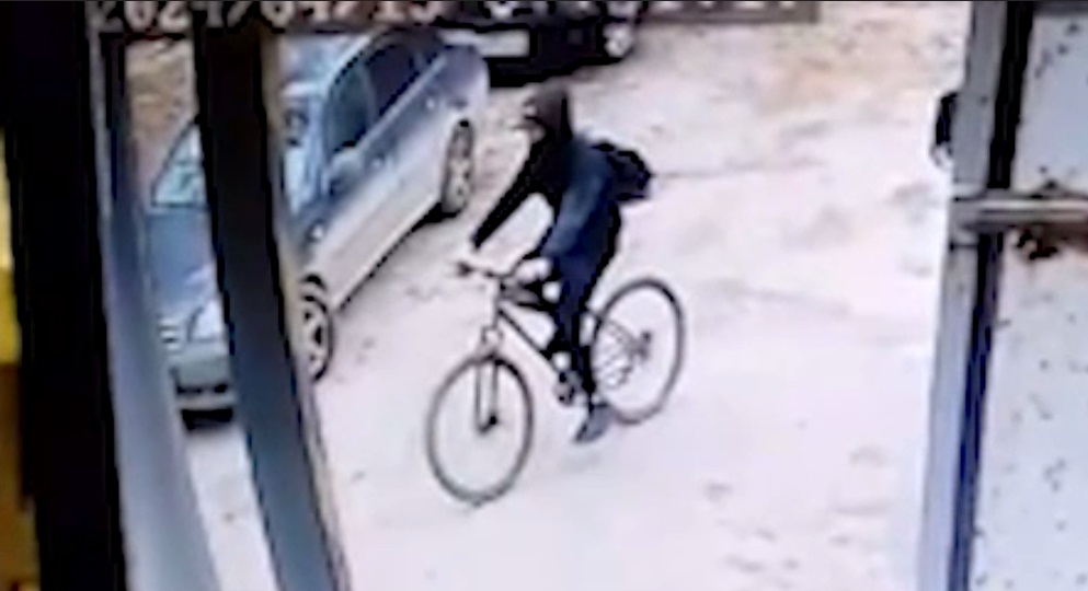 19-летний саратовец украл у своего соседа велосипед и сдал в комиссионку