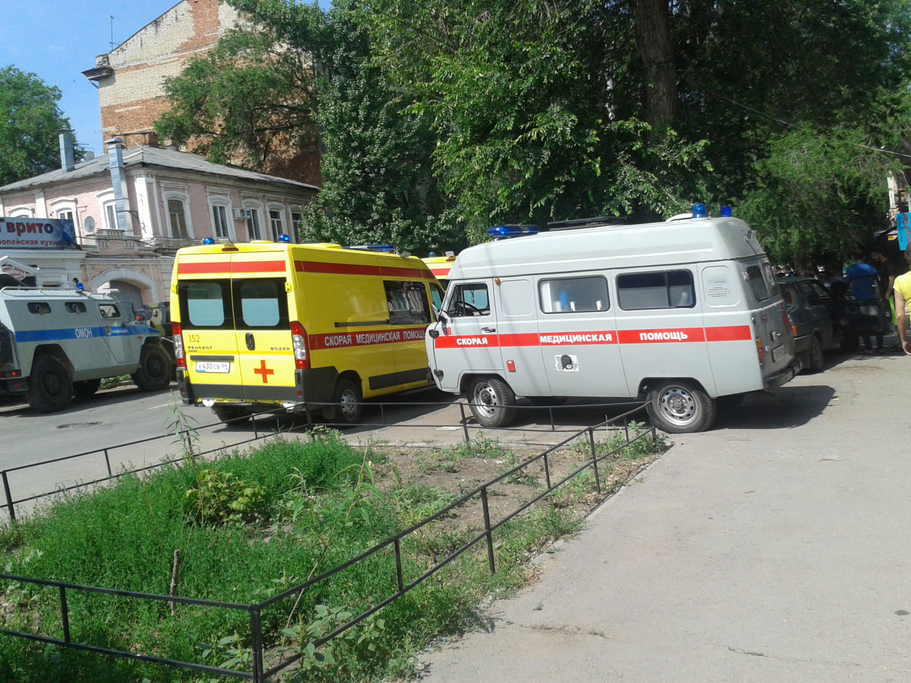 Лысая резина»: пациенты жалуются на состояние машин скорой помощи аткарской  больницы