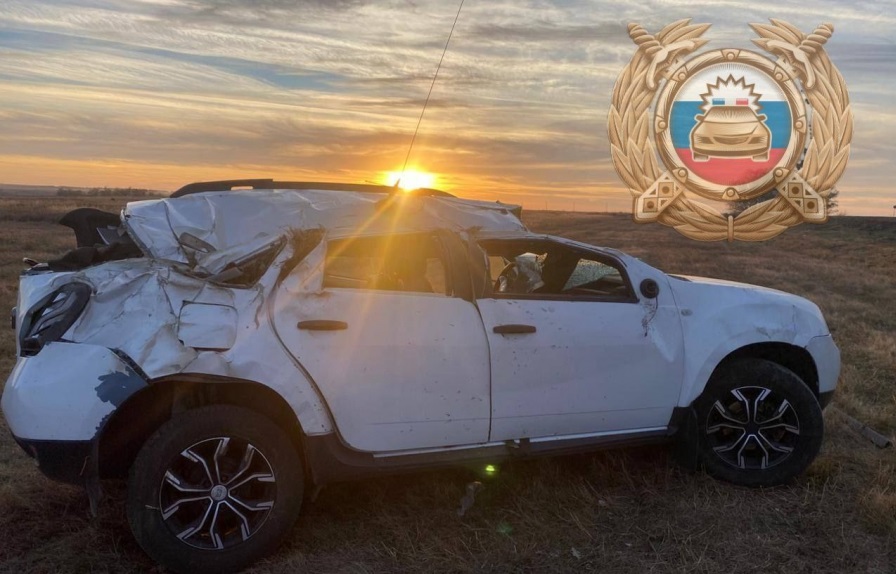 На саратовской трассе опрокинулся кроссовер, пассажир госпитализирован