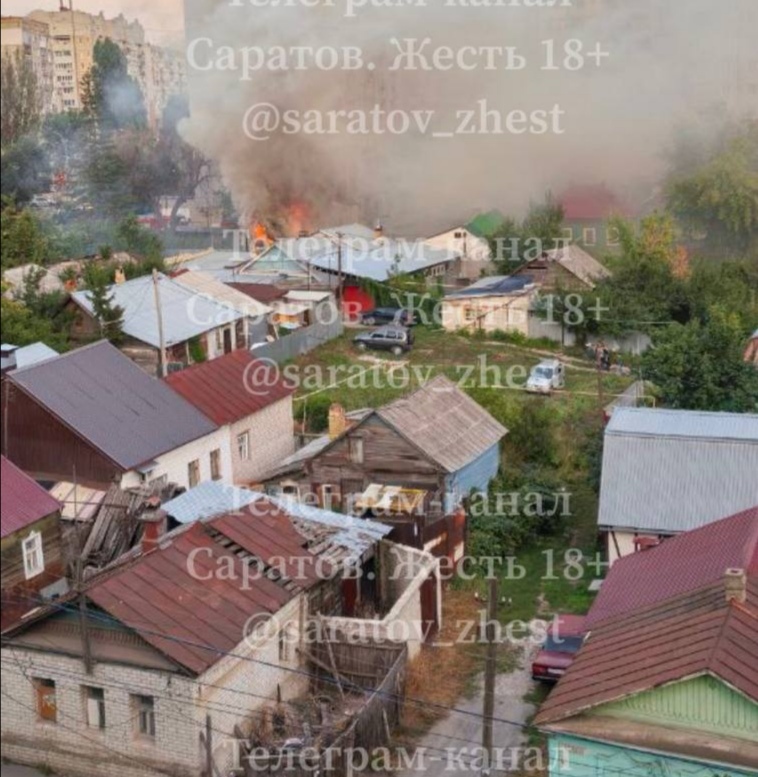Саратовец пытался потушить горящий дом из шланга до приезда пожарных