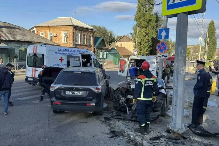 В Волжском районе Саратова столкнулись две иномарки
