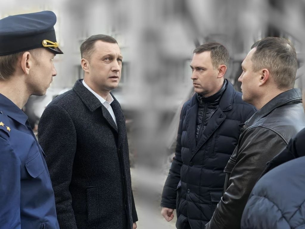 В Энгельсе начался поквартирный обход в пострадавших от беспилотников домах В Энгельсе начался поквартирный обход в пострадавших от беспилотников домах