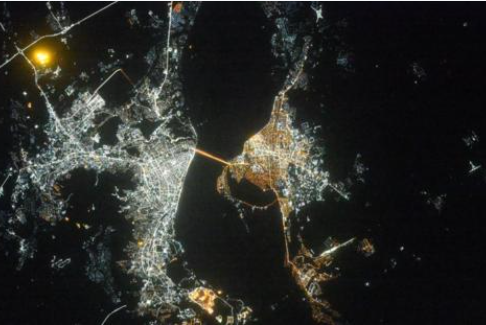 Российский космонавт показал фотографию ночного Саратова с борта МКС