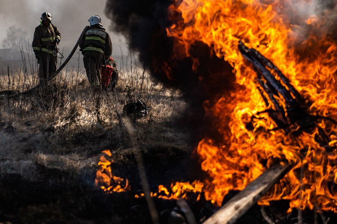 Огнеборцы 1834 раза тушили пожары в Саратовской области
