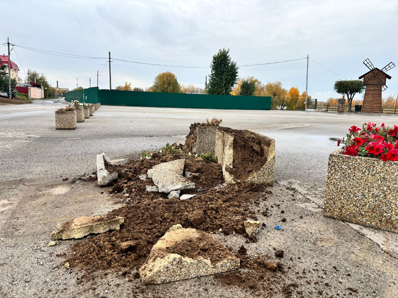 В Марксе ищут вандалов, повредивших Хлебную пристань