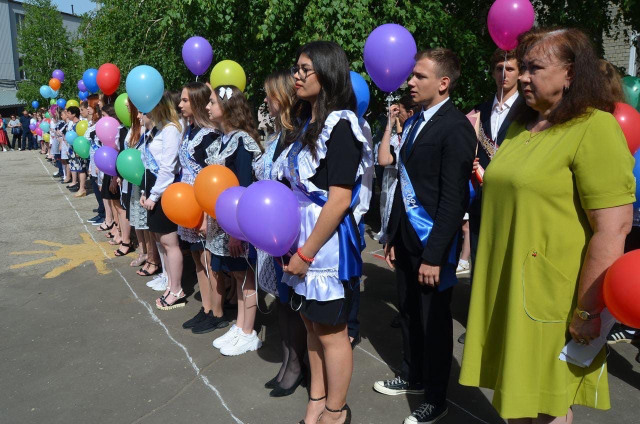 Сегодня для саратовских выпускников прозвучит последний звонок