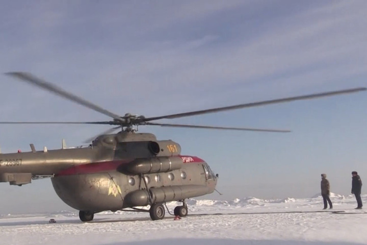 В Кемерово хлебом-солью встречали отремонтированный в Саратовской области вертолет