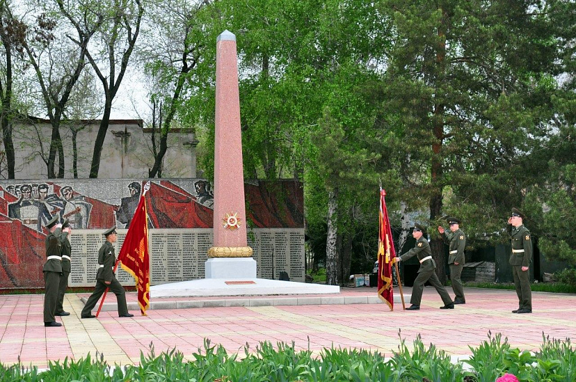 Саратовские чиновники "скинутся" на восстановление памятника работникам Авиазавода