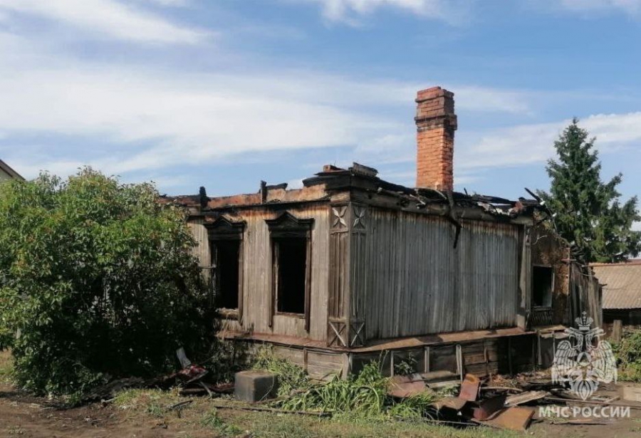 В Саратовской области из-за замыкания электропроводки сгорел частный дом