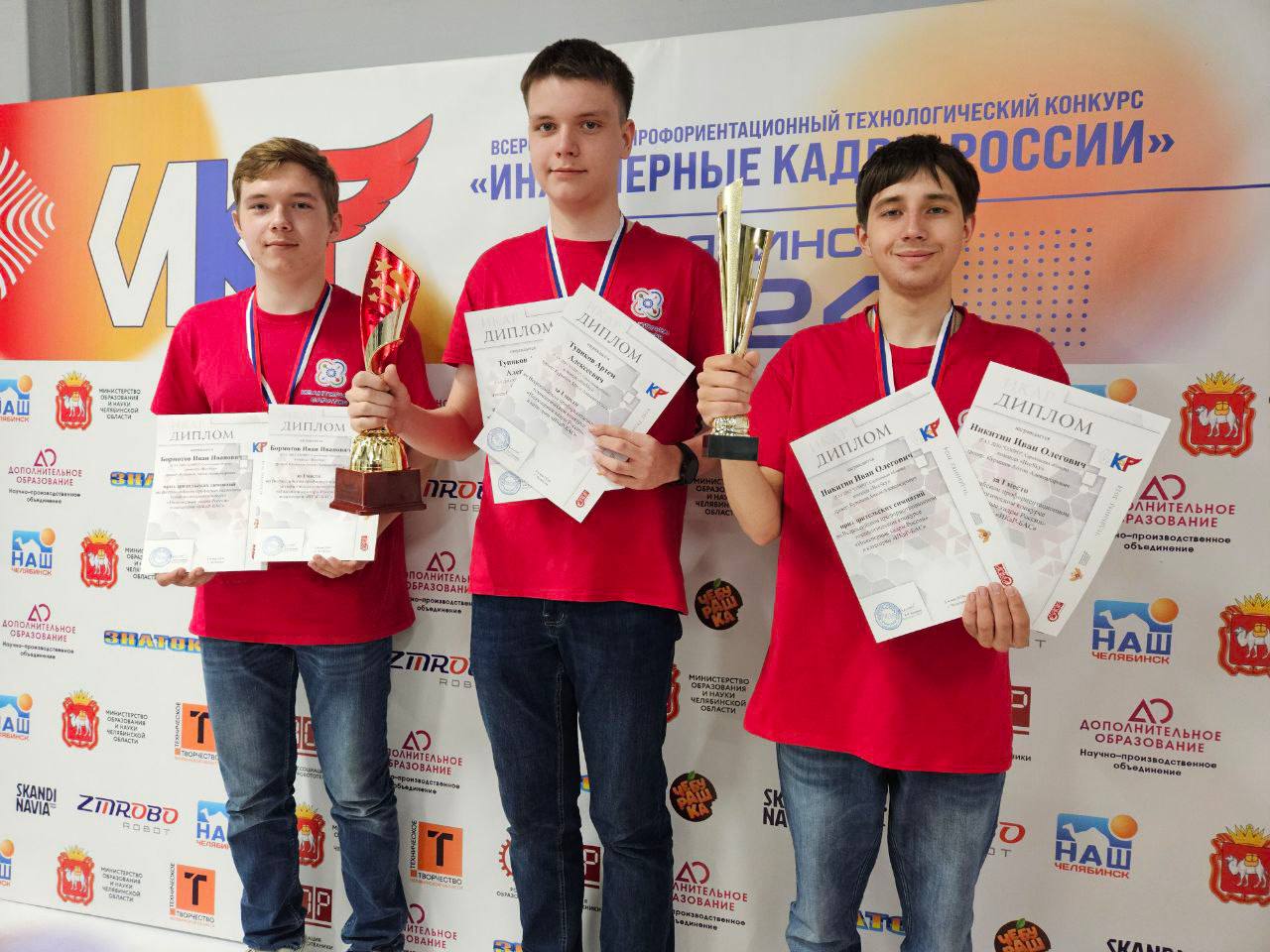 Саратовские школьники стали лучшими в России по разработке и программированию беспилотников