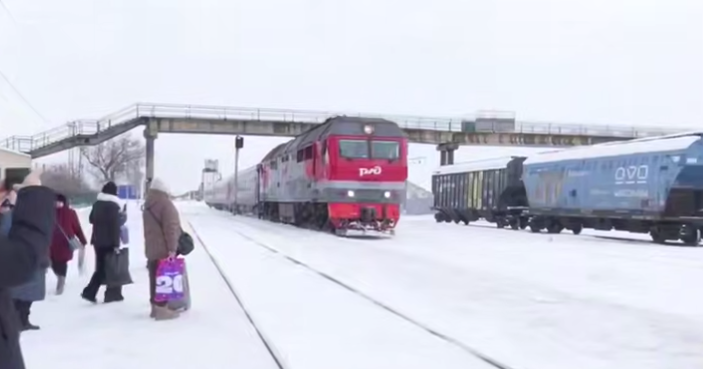 Спустя 13 лет из Петровска в Москву отправился пассажирский поезд