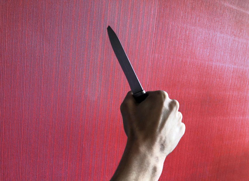 27-летний саратовец пырнул ножом оппонента на почве ревности