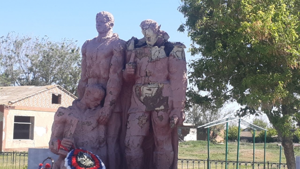 В селе под Саратовом разрушается памятник героям Великой Отечественной войны