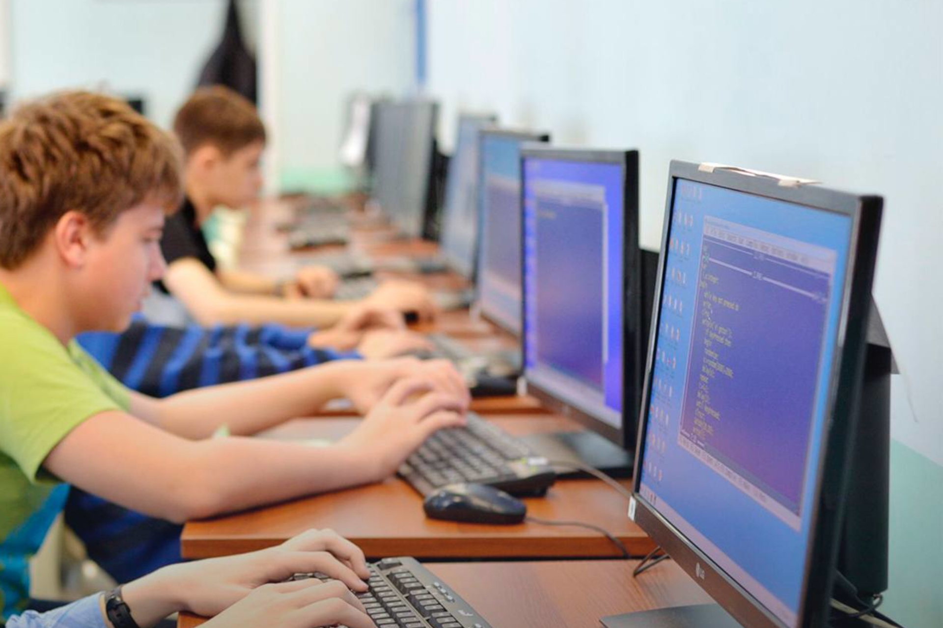 Саратовских школьников приглашают на бесплатные курсы по программированию