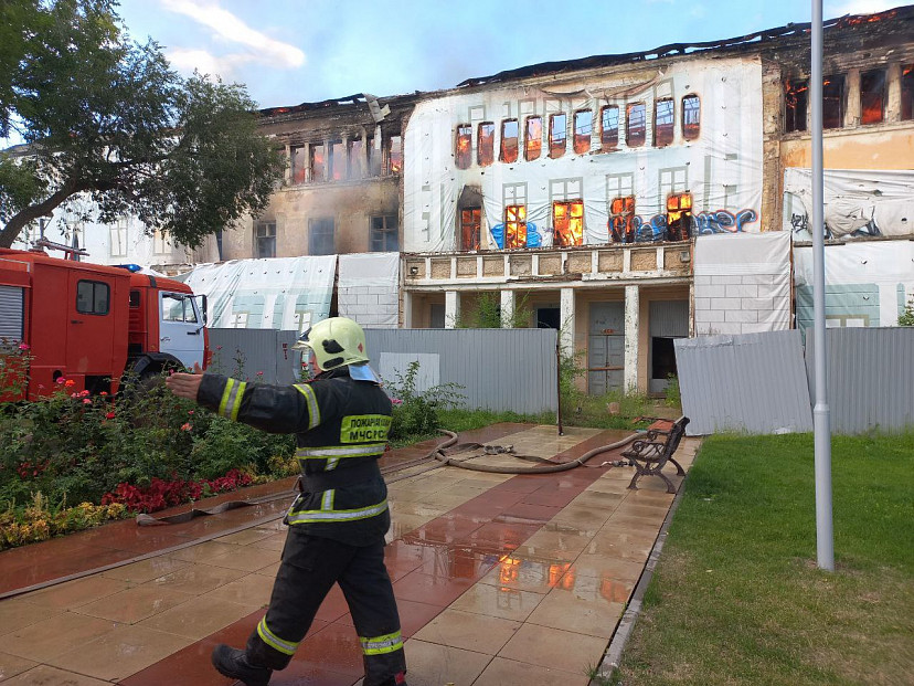 Пожар в гарнизонном Доме офицеров: главу УКС обвинили в халатности