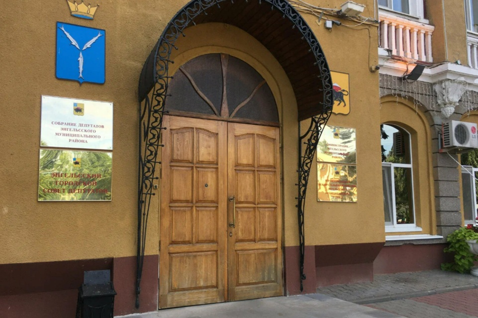 В администрацию Энгельсского района нагрянули силовики В администрацию Энгельсского района нагрянули силовики