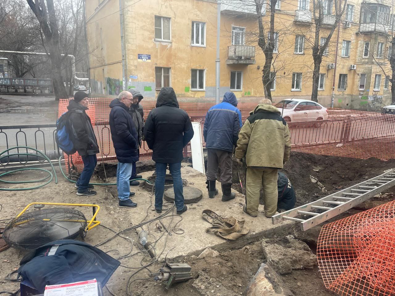 Без отопления и горячей воды в воскресенье остались жители Ленинского района Саратова