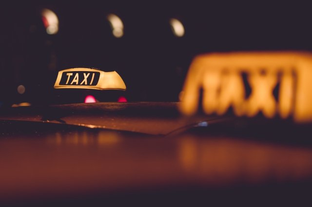 В Саратове таксист спас женщину от мошенников