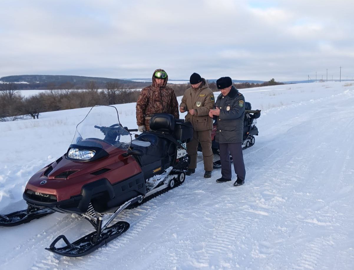 В Саратовской области ловят нарушителей на снегоходах
