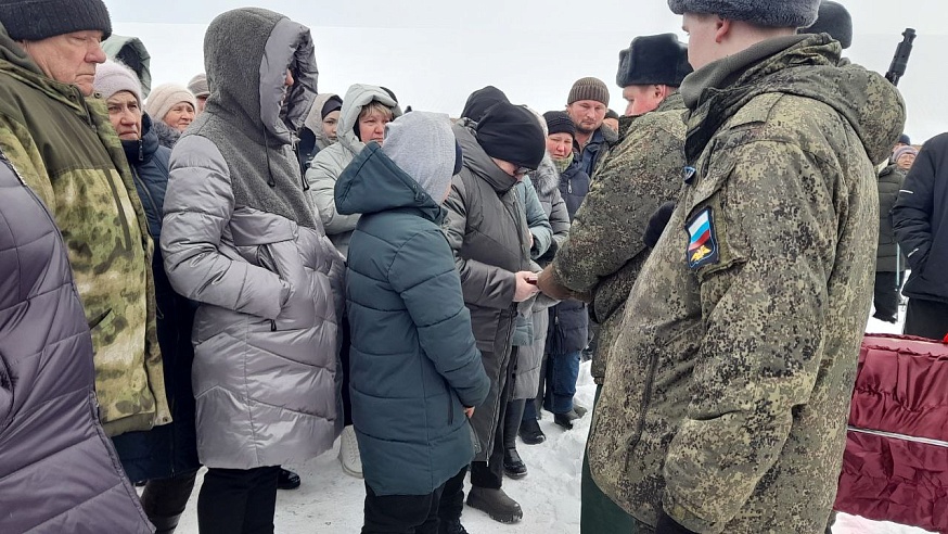 Матери погибшего в СВО саратовского бойца вручили Орден Мужества
