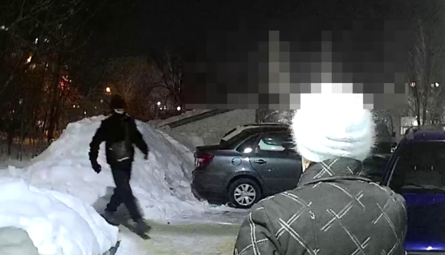 Аниматор из Крыма забрал у саратовской пенсионерки полмиллиона рублей, чтобы помочь беременной жене Аниматор из Крыма забрал у саратовской пенсионерки полмиллиона рублей, чтобы помочь беременной жене