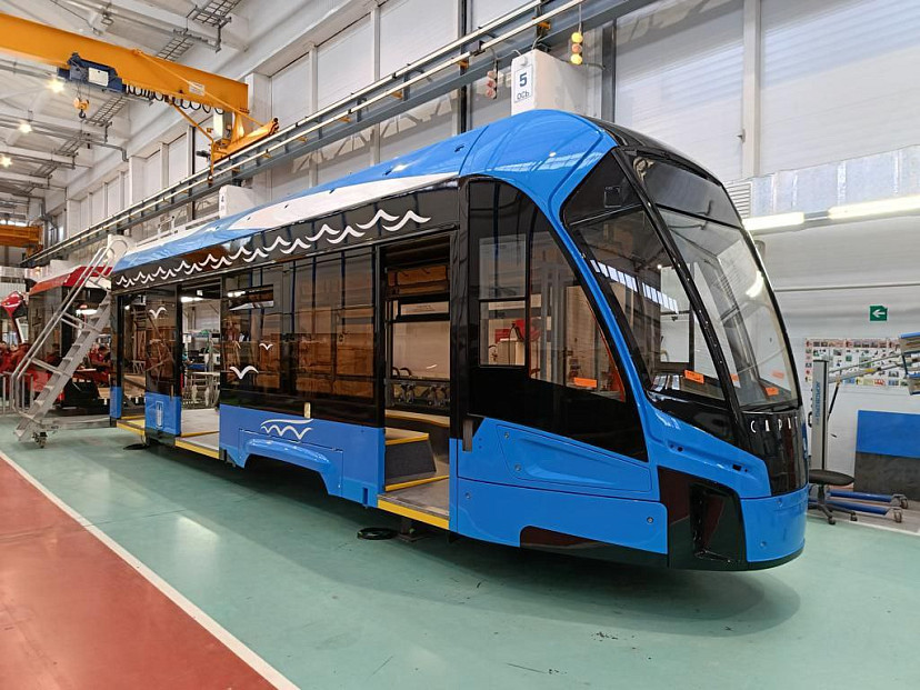 Саратовский трамвай отправляется на Невский завод