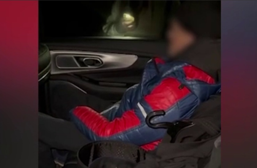 Уфимский грабитель проник в премиальный кроссовер саратовчанки и случайно уснул в салоне