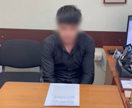 Водитель-лихач на синей Гранте