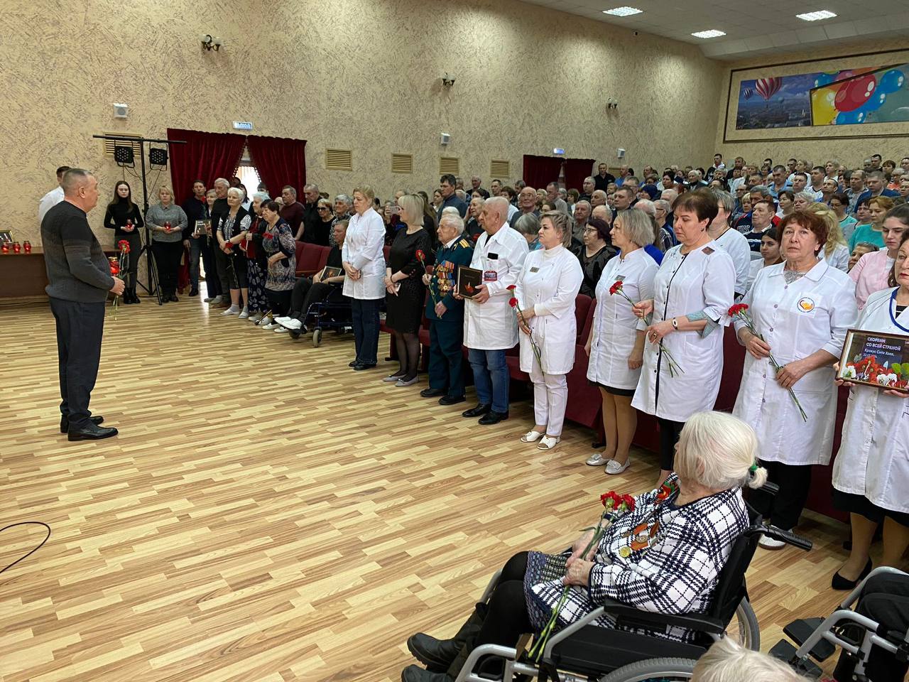 В саратовских домах для престарелых и инвалидов почтили минутой молчания жертв теракта