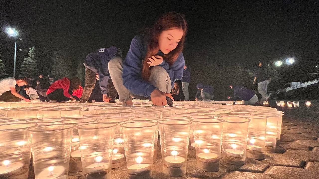 В День памяти и скорби в Парке Победы зажгли тысячи свечей ️