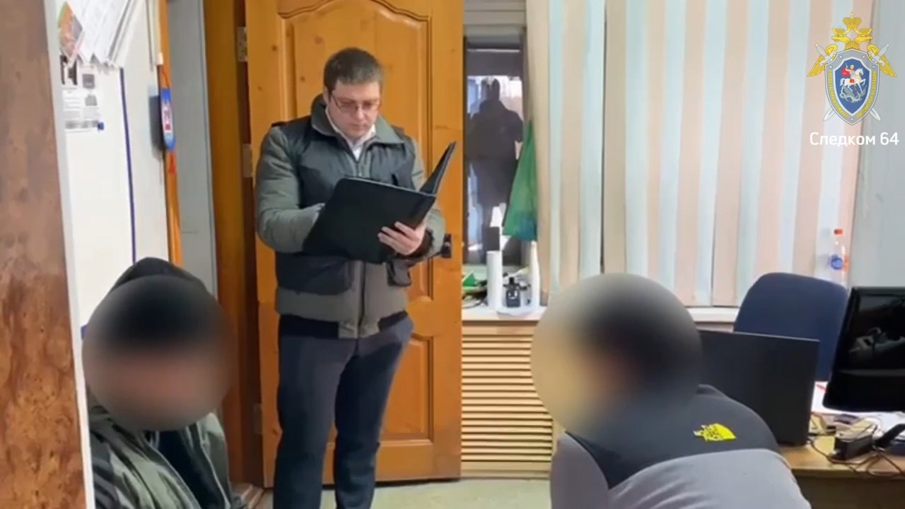 В Саратовской области дальнобойщики из Казахстана на перегруженных фурах пытались подкупить чиновника