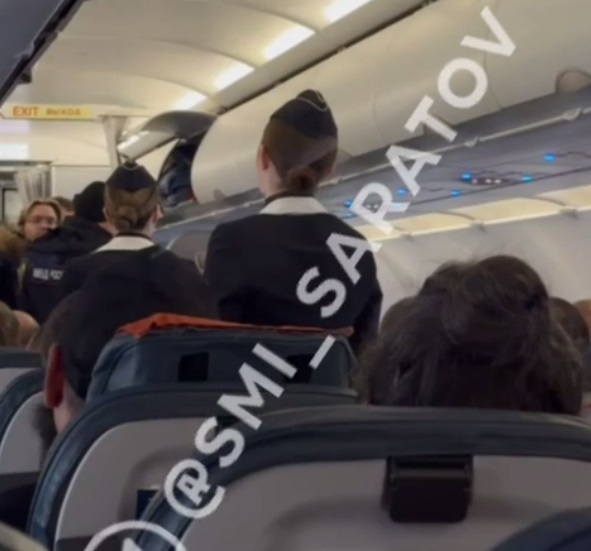 Из-за любителя громкой музыки задержался авиарейс из Саратова в Москву