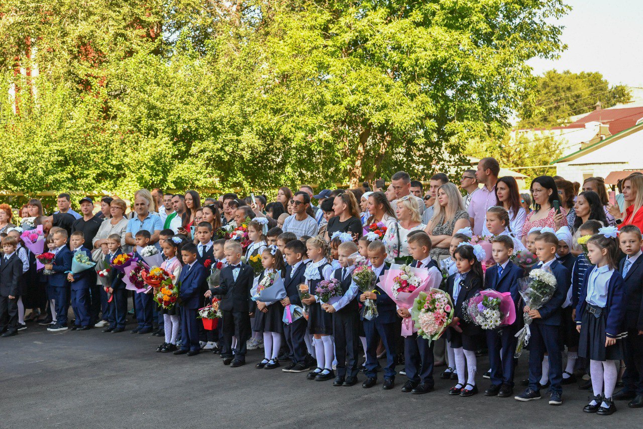 Саратовских чиновников призвали не ходить на линейки ко Дню знаний в красивые школы