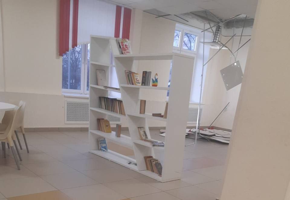 В саратовской школе рухнул навесной потолок