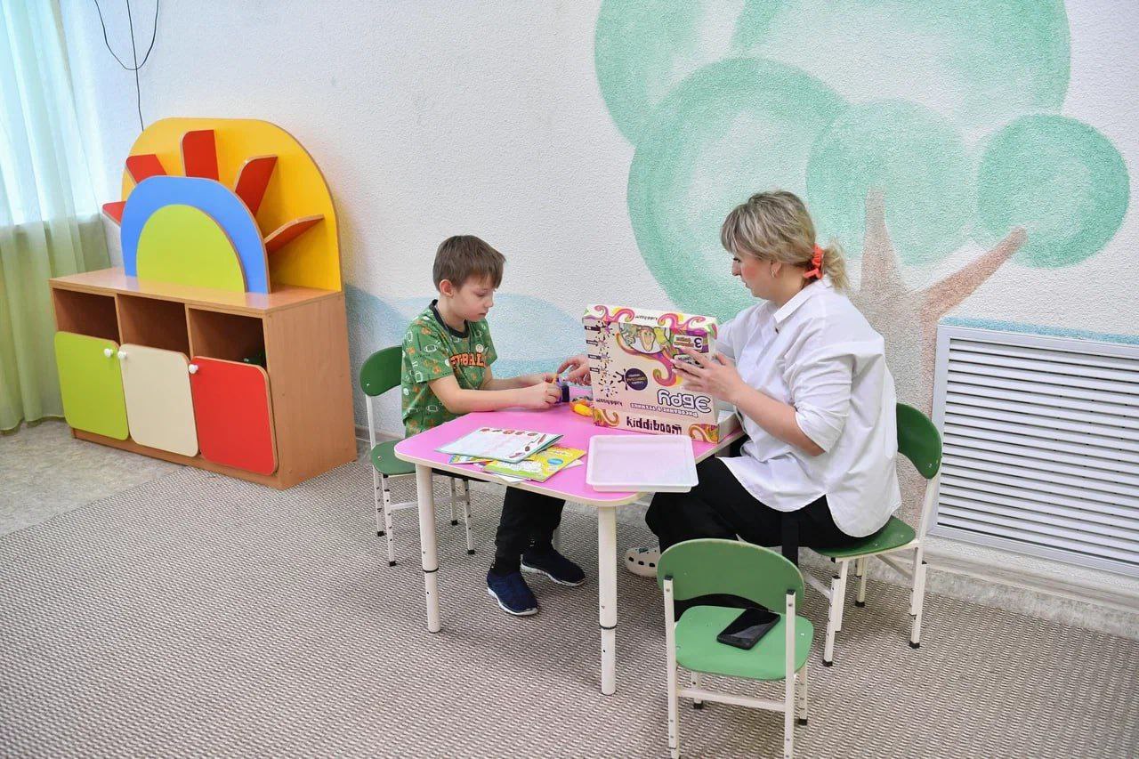 В Саратове сотрудникам социальных учреждений для детей прибавят к зарплате по 5 тысяч рублей