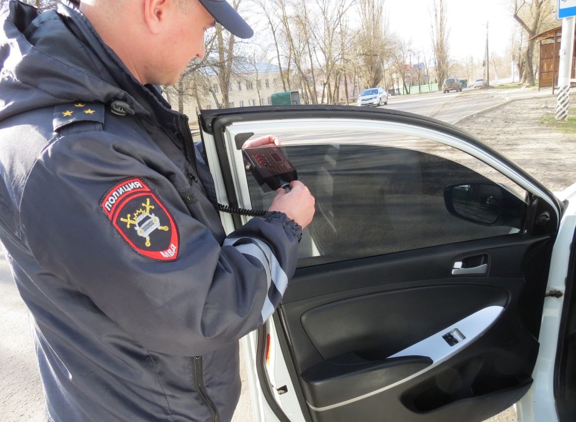 13 водителей оштрафовали за тонировку в Саратовской области