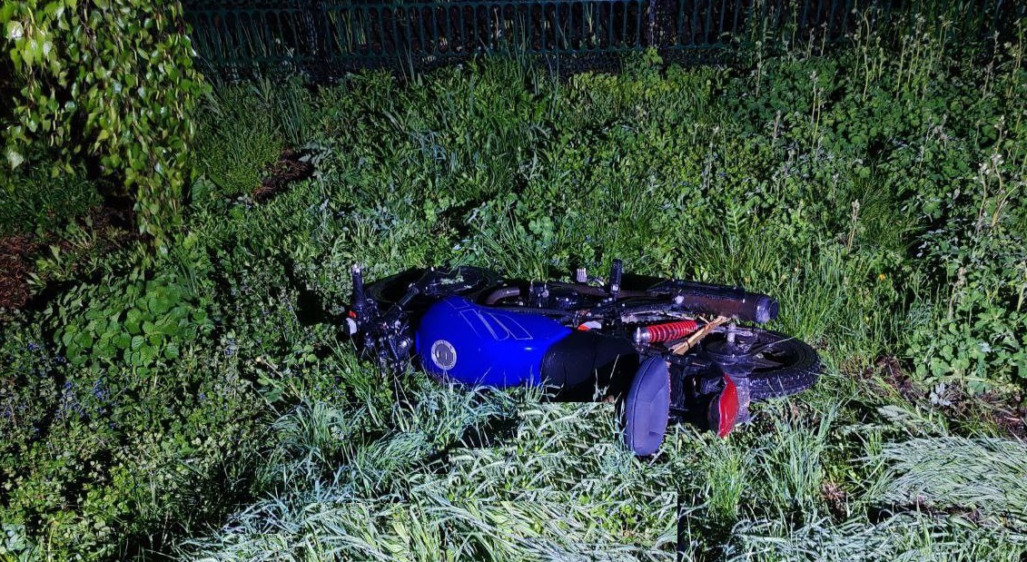 29-летний водитель питбайка пострадал, вылетев в кювет, в Саратовской области