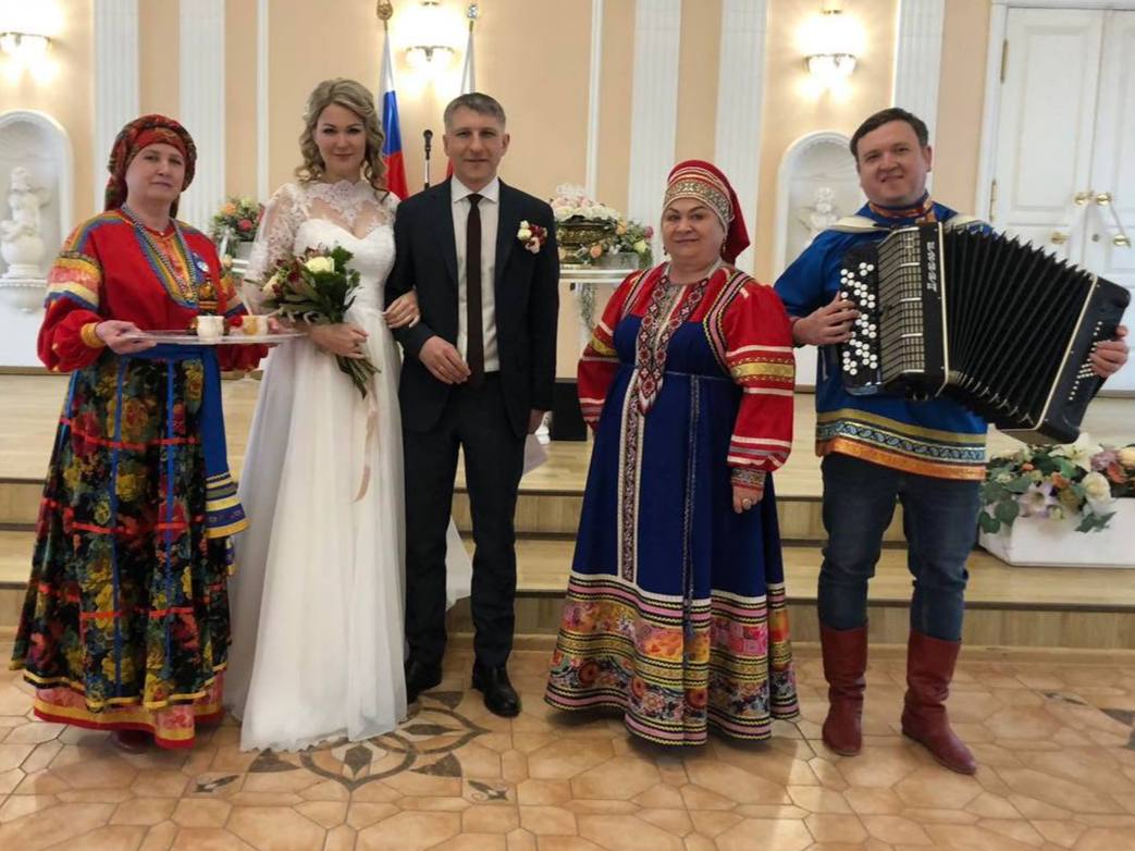 15 пар поженились На Красную горку в Саратовской области