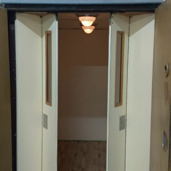 В Краснокутской районной больнице заменят старинный лифт