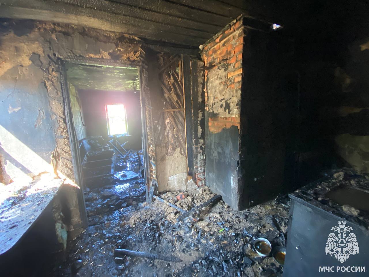Саратовец обгорел на пожаре в двухквартирном доме
