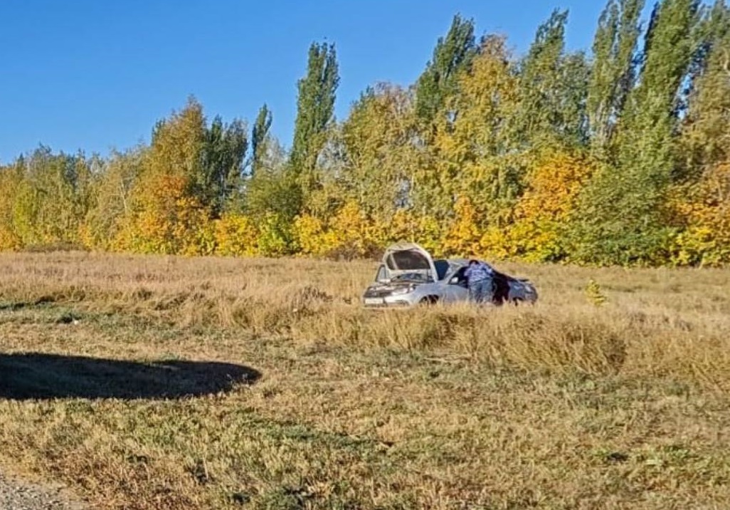 Под Саратовом автоледи опрокинула «Гранту» и покалечилась