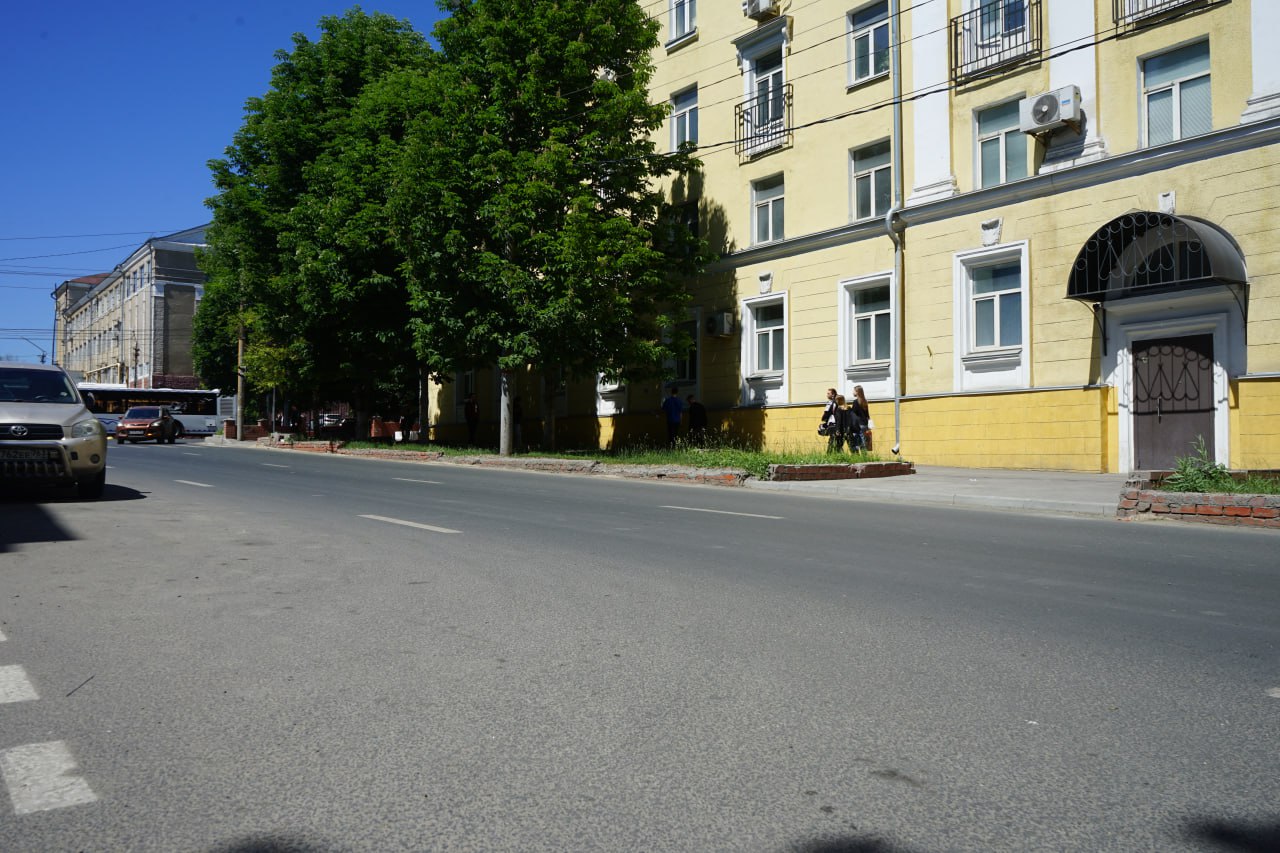 В Саратовской области отремонтировали 50 дорог, ведущих к школам, поликлиникам и спорткомплексам