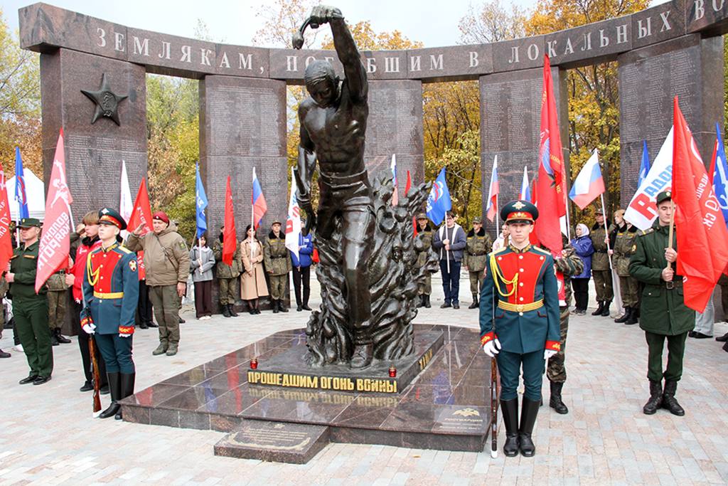 В саратовском Парке Победы увековечили имена павших в спецоперации воинов