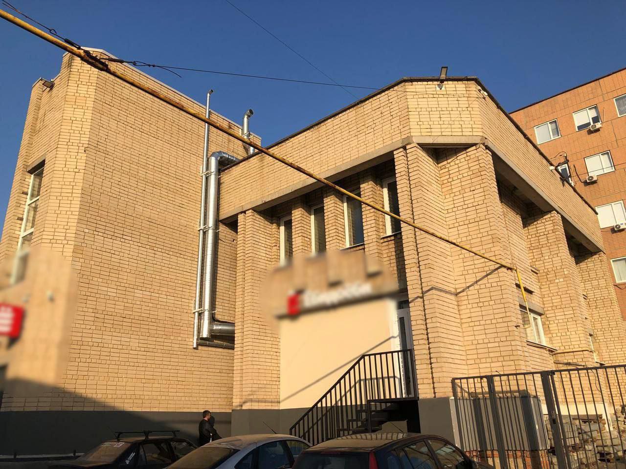 Саратовская мэрия хочет избавиться от скандальной вывески доставки роллов