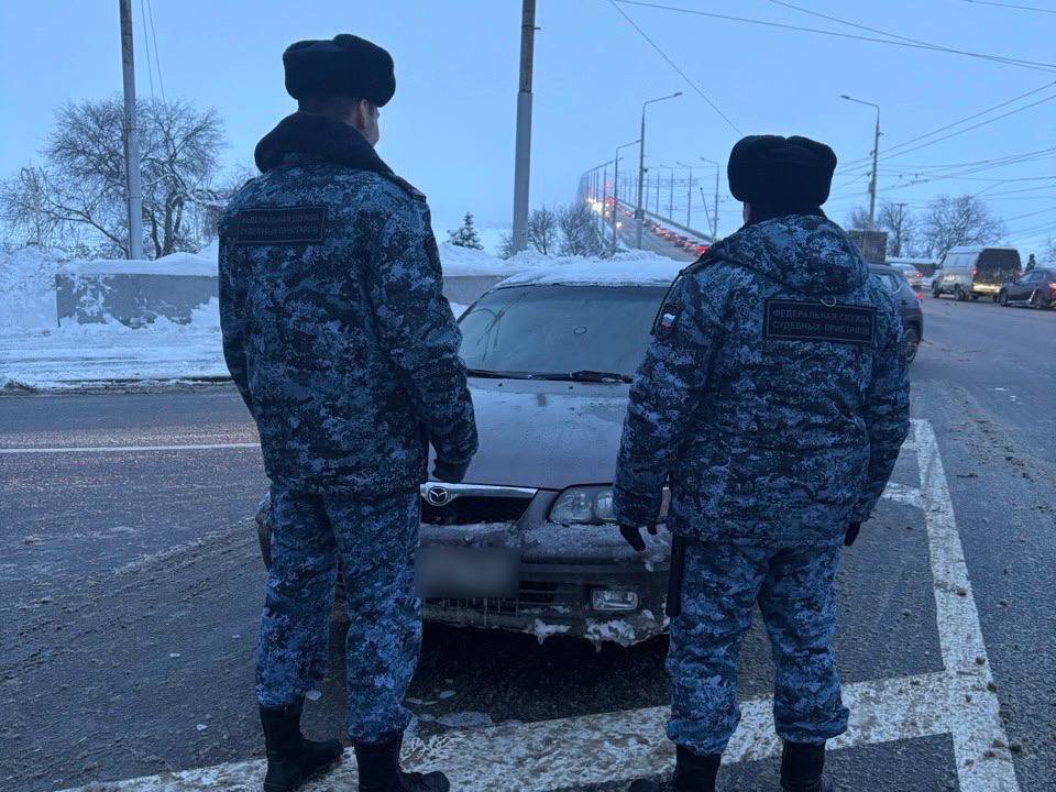 Саратовца прямо на дороге заставили выплатить накопившиеся штрафы Саратовца прямо на дороге заставили выплатить накопившиеся штрафы