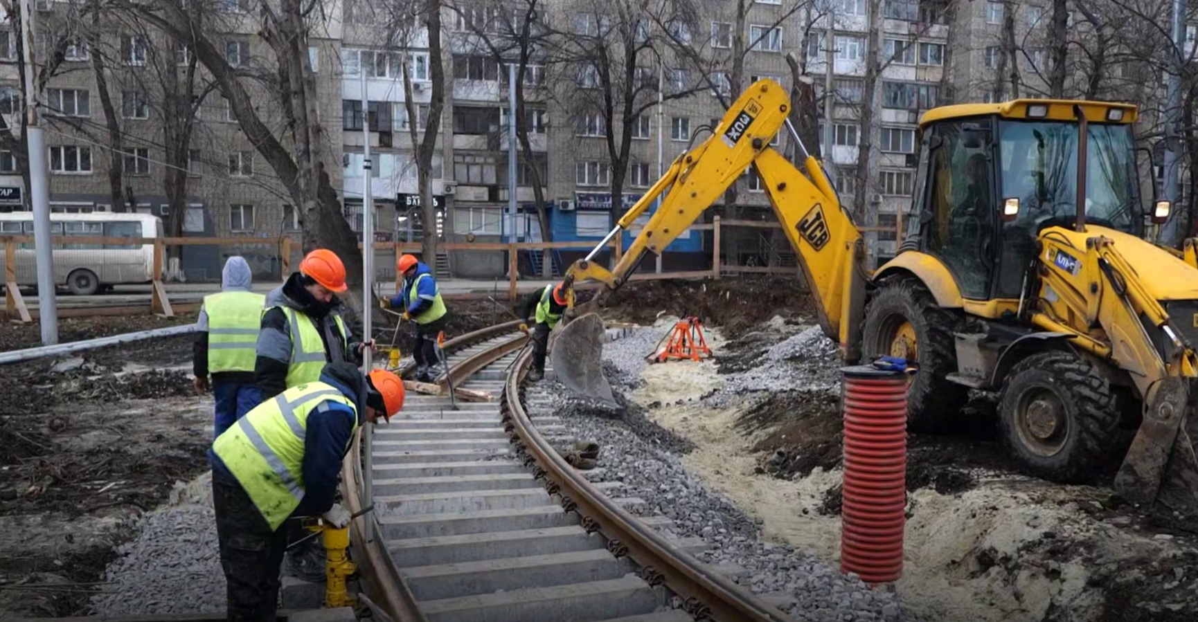 В Саратове увеличили количество рабочих на реконструкции трамвайного маршрута №3
