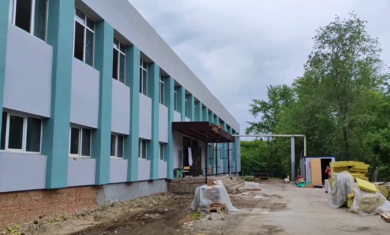 Три саратовские школы отремонтируют перед новым учебным годом