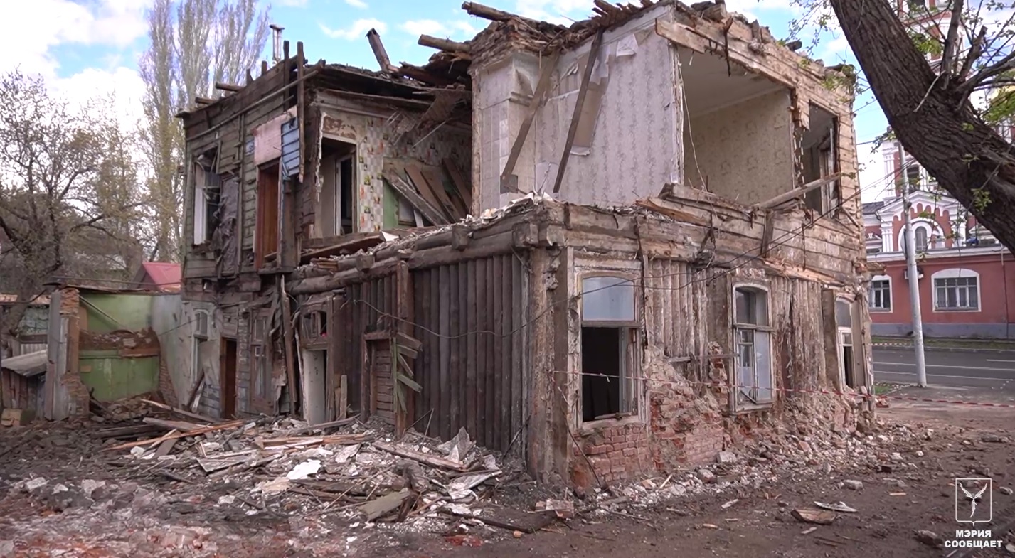 В Саратове продолжают сносить расселенные аварийные дома