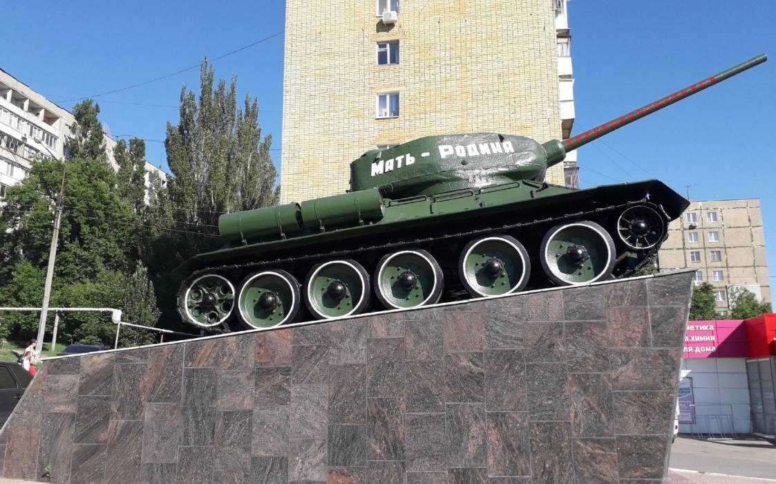 Саратовским автомобилистам запретят останавливаться возле танка на СХИ
